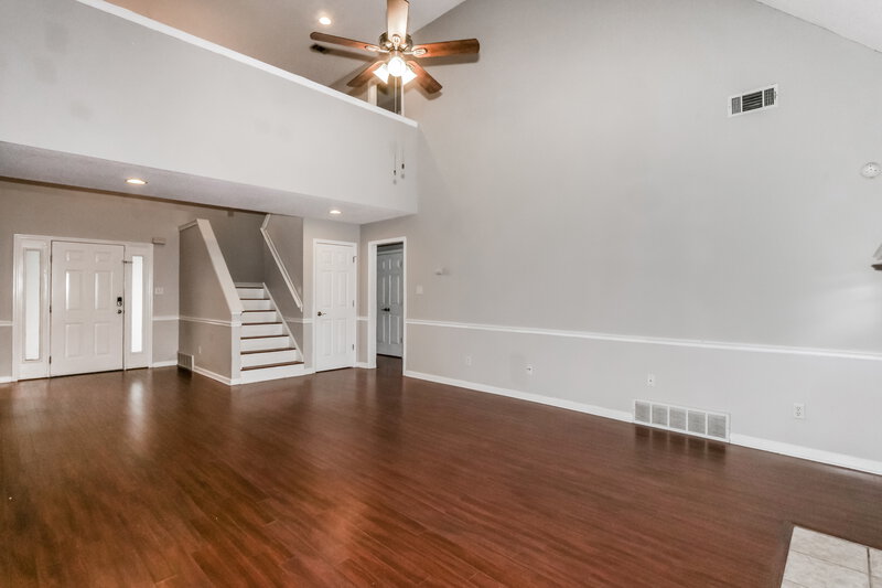 1,990/Mo, 8018 Jills Creek Dr Bartlett, TN 38133 Living Room View 2