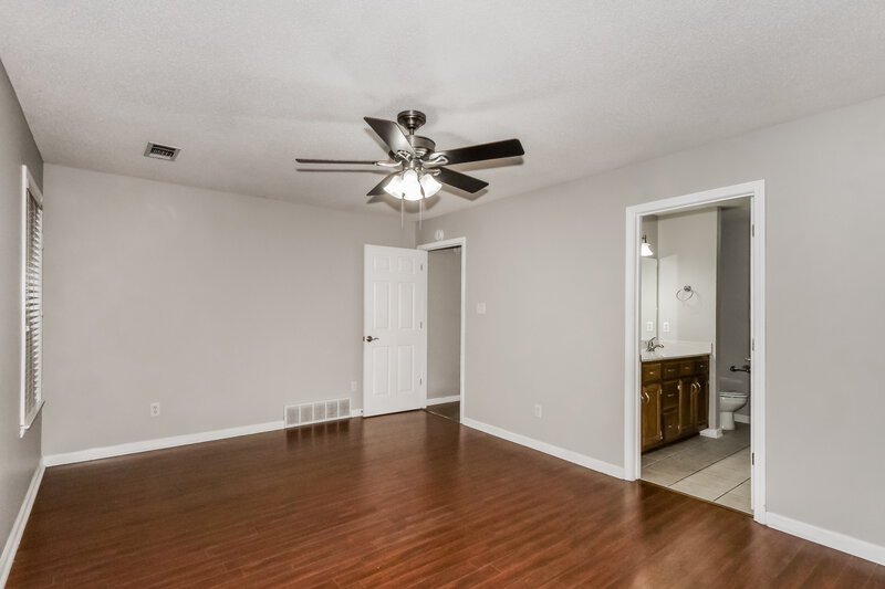 1,990/Mo, 8018 Jills Creek Dr Bartlett, TN 38133 Main Bedroom View 2