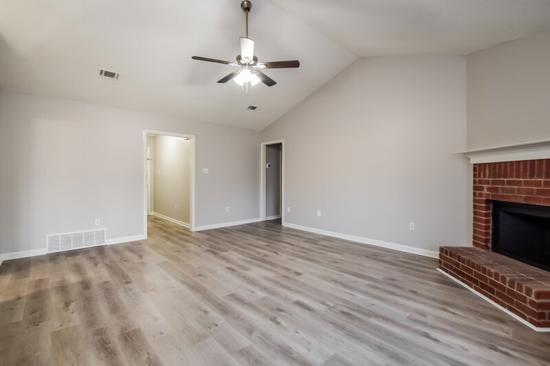 1,585/Mo, 10712 Oak Cir N Olive Branch, MS 38654 Living Room View 2