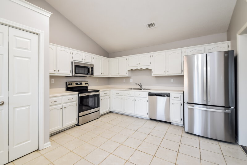 1,585/Mo, 10712 Oak Cir N Olive Branch, MS 38654 Kitchen View 2