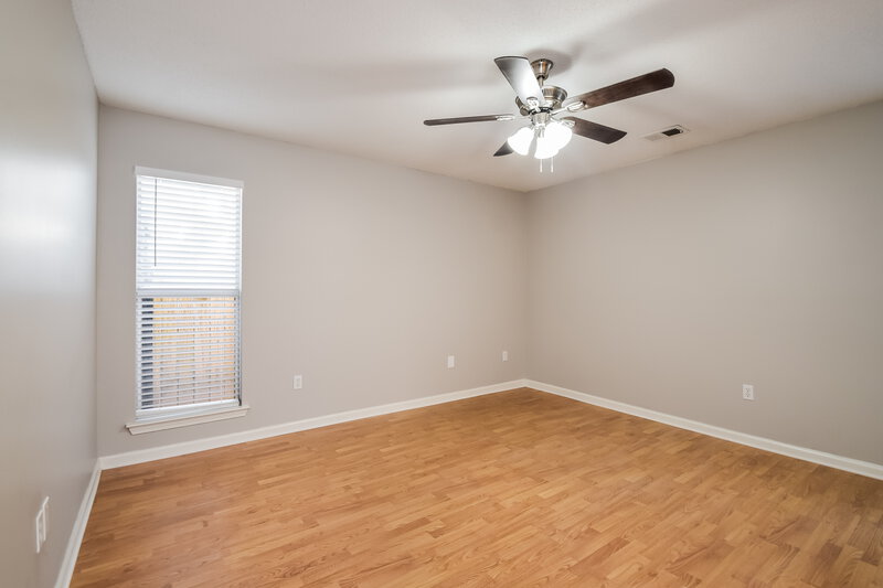 1,585/Mo, 10712 Oak Cir N Olive Branch, MS 38654 Main Bedroom View