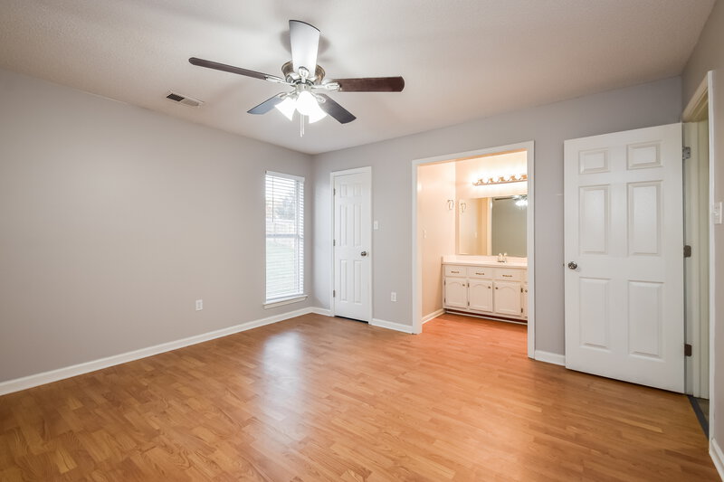 1,585/Mo, 10712 Oak Cir N Olive Branch, MS 38654 Main Bedroom View 2