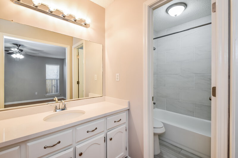 1,585/Mo, 10712 Oak Cir N Olive Branch, MS 38654 Main Bathroom View