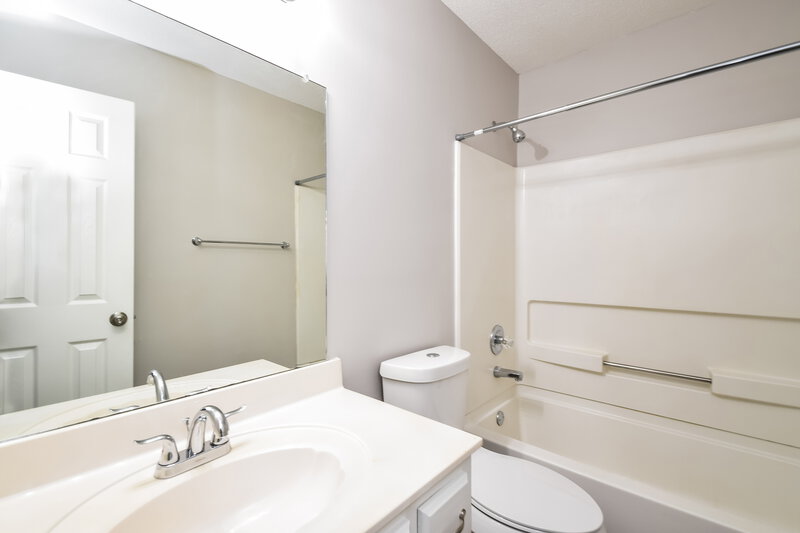 1,585/Mo, 10712 Oak Cir N Olive Branch, MS 38654 Bathroom View