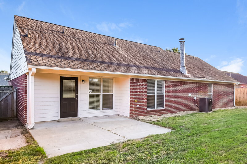 1,585/Mo, 10712 Oak Cir N Olive Branch, MS 38654 Rear View
