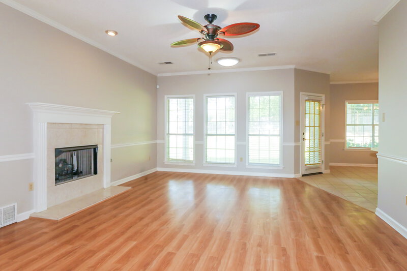 2,400/Mo, 3924 Tamara Dr Bartlett, TN 38135 Living Room View