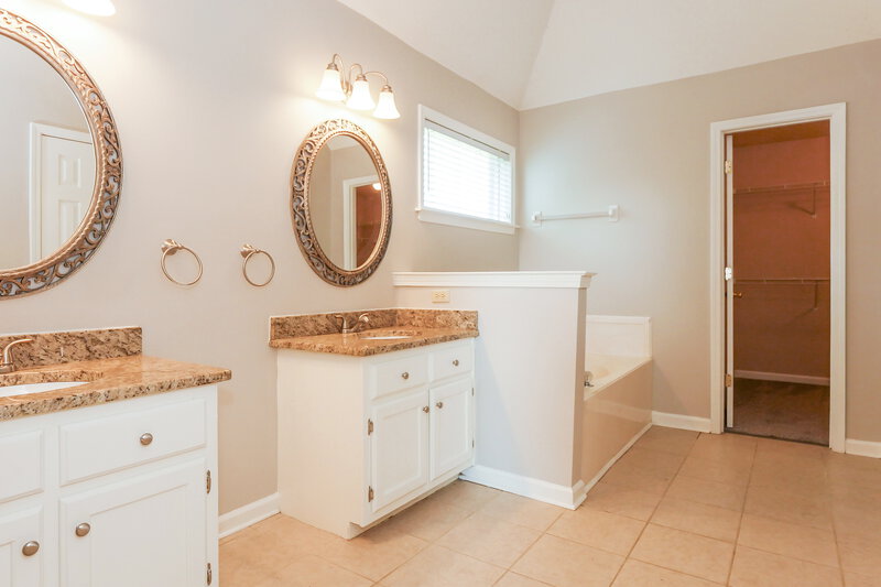 2,400/Mo, 3924 Tamara Dr Bartlett, TN 38135 Main Bathroom View