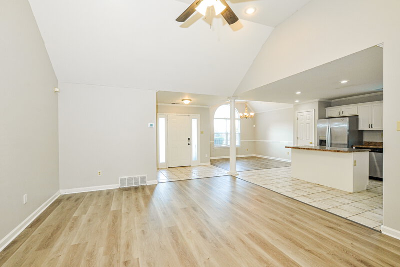 2,000/Mo, 1550 Far Dr Cordova, TN 38016 Living Room View 2
