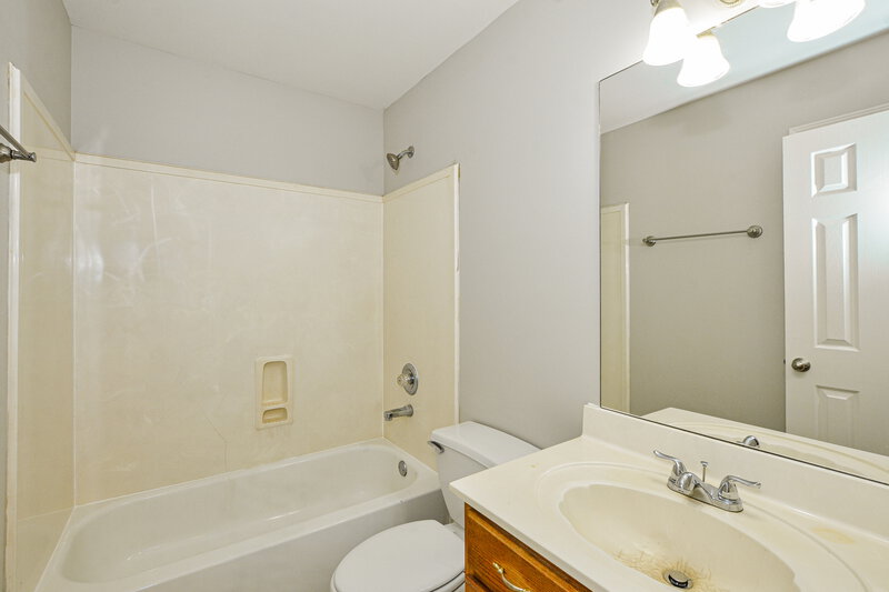 2,000/Mo, 1550 Far Dr Cordova, TN 38016 Bathroom View