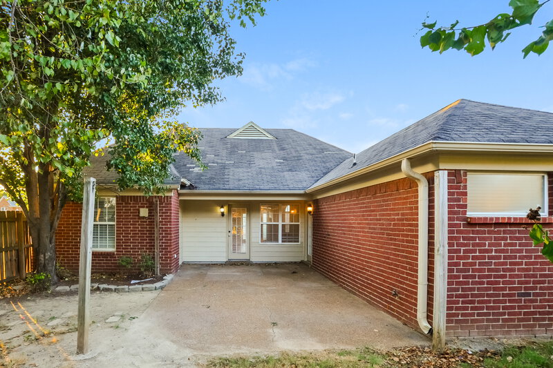 2,000/Mo, 1550 Far Dr Cordova, TN 38016 Rear View 2