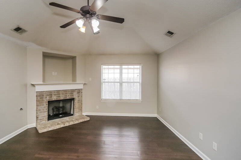 1,840/Mo, 1719 Brentford Cv Cordova, TN 38016 Living Room View 3