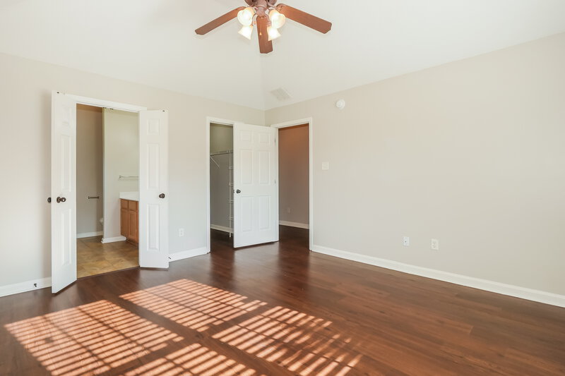 1,635/Mo, 1719 Brentford Cv Cordova, TN 38016 Main Bedroom View