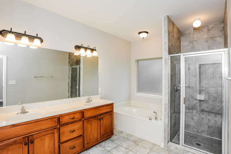 2,225/Mo, 6197 Vera Ln Olive Branch, MS 38654 Main Bathroom View