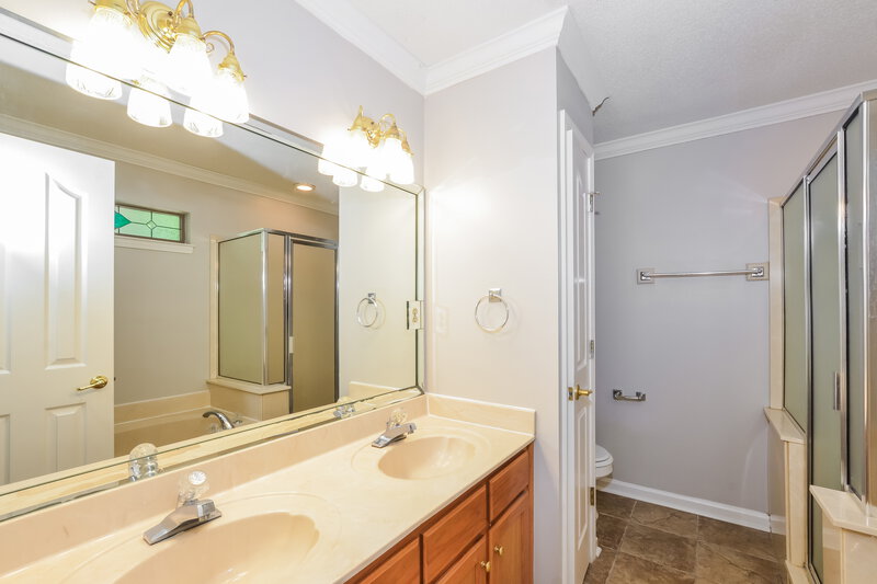 2,245/Mo, 2382 Bethany Dr Southaven, MS 38672 Main Bathroom View 2