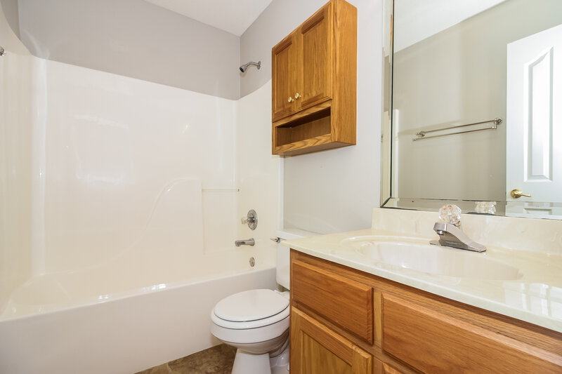 2,565/Mo, 2382 Bethany Dr Southaven, MS 38672 Bathroom View 2