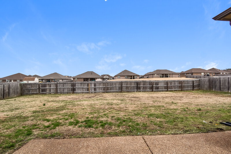 2,000/Mo, 2638 S Cherry Cv Southaven, MS 38672 Backyard View