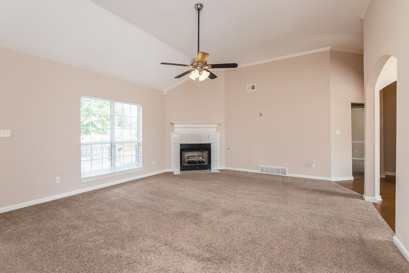 1,945/Mo, 2490 Heather Rdg Southaven, MS 38672 Living Room View 2
