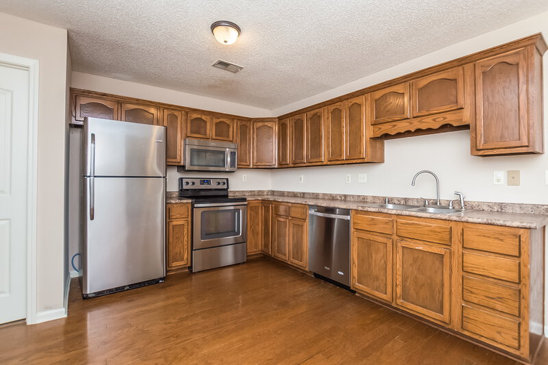 1,945/Mo, 2490 Heather Rdg Southaven, MS 38672 Kitchen View