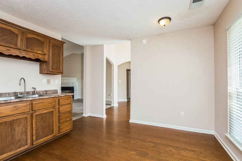 1,945/Mo, 2490 Heather Rdg Southaven, MS 38672 Kitchen View 2