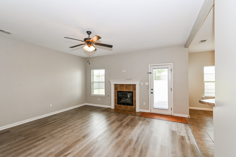 2,435/Mo, 6092 Vera Ln Olive Branch, MS 38654 Living Room View 2