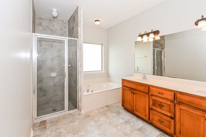 2,435/Mo, 6092 Vera Ln Olive Branch, MS 38654 Main Bathroom View