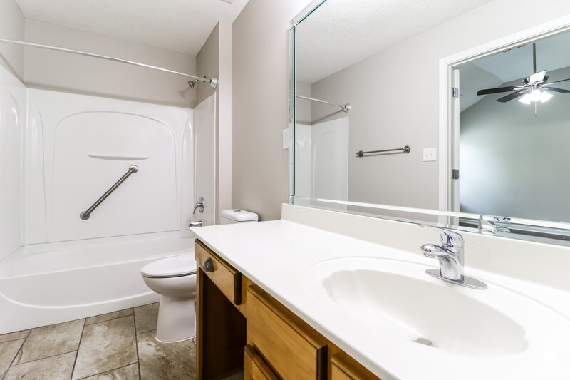 2,480/Mo, 8958 Settlers Path Olive Branch, MS 38654 Main Bathroom View