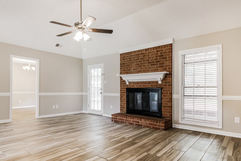 1,885/Mo, 8650 Oak Trail Ln Cordova, TN 38018 Living Room View 3