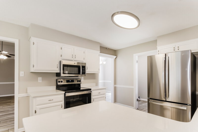 1,885/Mo, 8650 Oak Trail Ln Cordova, TN 38018 Kitchen View