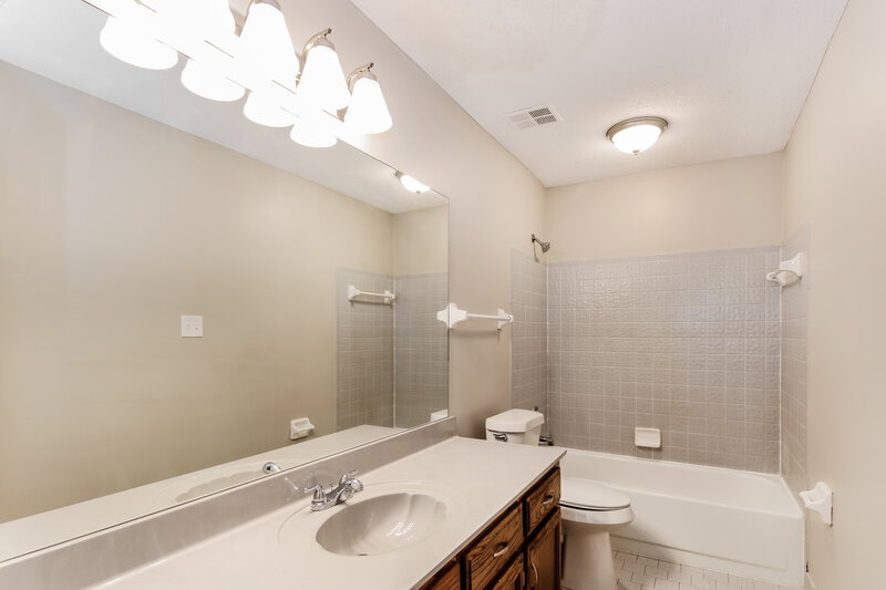 1,885/Mo, 8650 Oak Trail Ln Cordova, TN 38018 Bathroom View