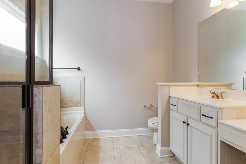 2,325/Mo, 4694 W Dublin Olive Branch, MS 38654 Main Bathroom View