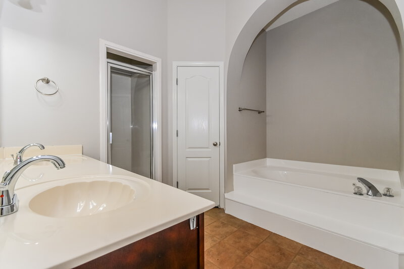 2,270/Mo, 6373 Braybourne Pl Olive Branch, MS 38654 Main Bathroom View