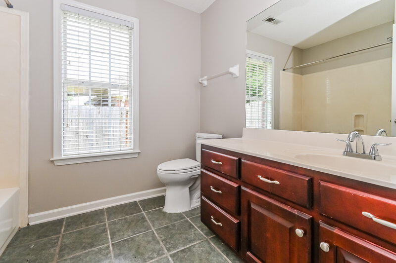 2,270/Mo, 6373 Braybourne Pl Olive Branch, MS 38654 Bathroom View