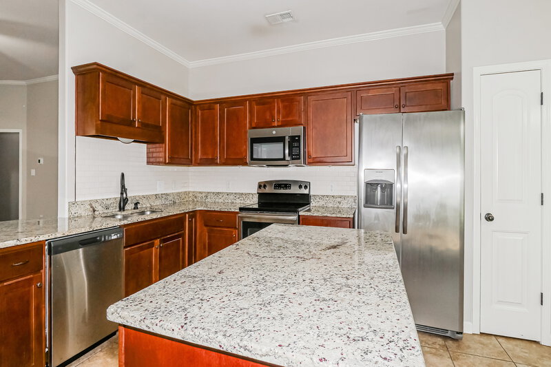 2,250/Mo, 5798 Bedford Loop W Southaven, MS 38672 Kitchen View