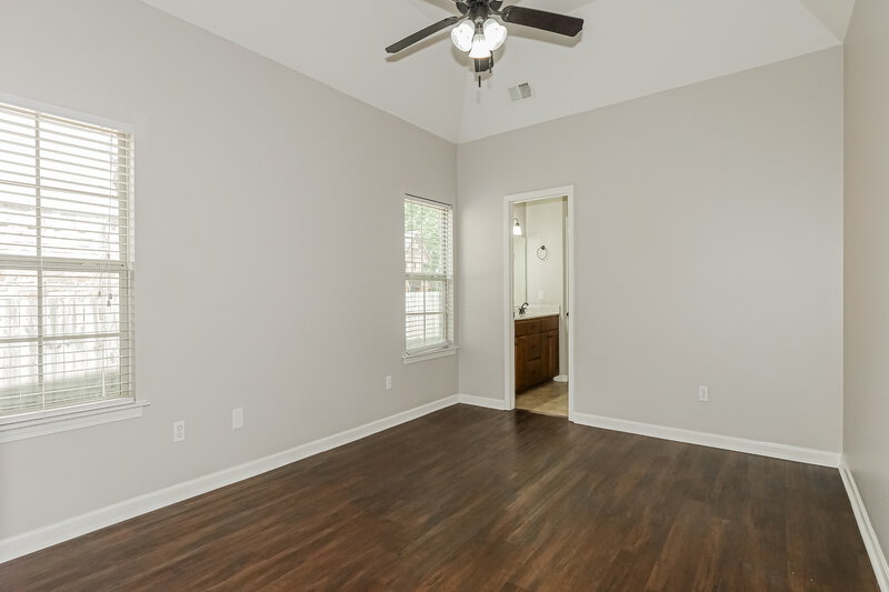 2,250/Mo, 5798 Bedford Loop W Southaven, MS 38672 Main Bedroom View