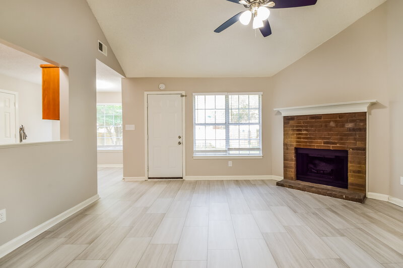 1,575/Mo, 7076 Foxhall Dr Horn Lake, MS 38637 Living Room View