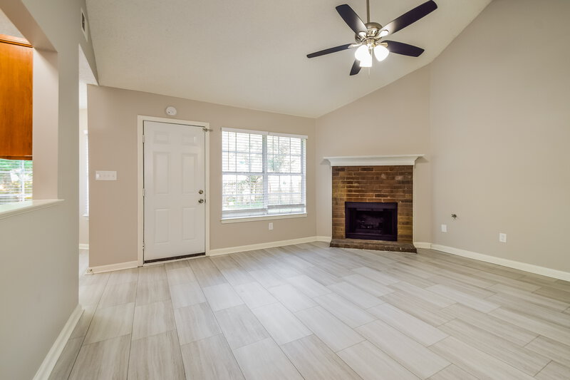 1,575/Mo, 7076 Foxhall Dr Horn Lake, MS 38637 Living Room View 2