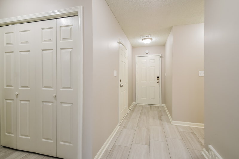 1,575/Mo, 7076 Foxhall Dr Horn Lake, MS 38637 Hallway View