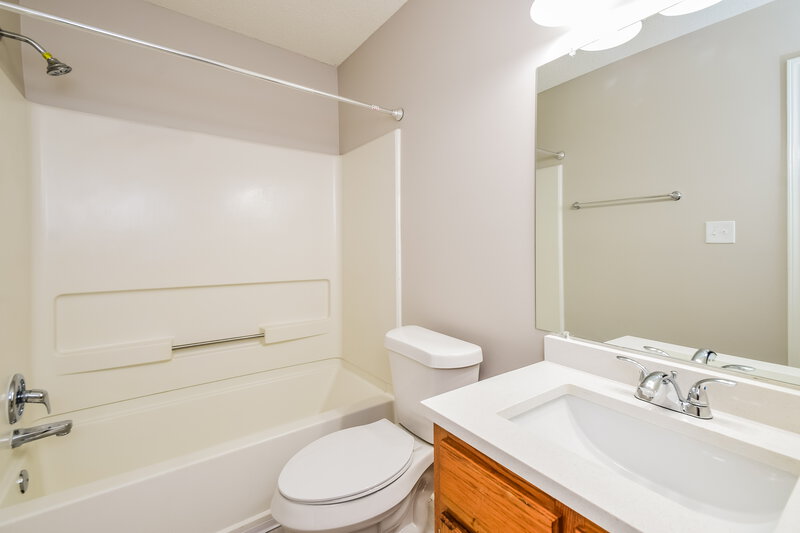 1,575/Mo, 7076 Foxhall Dr Horn Lake, MS 38637 Bathroom View