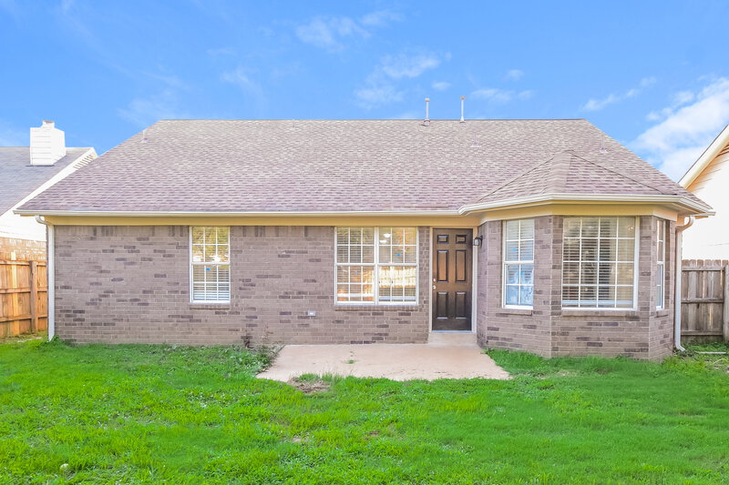 1,575/Mo, 7076 Foxhall Dr Horn Lake, MS 38637 Rear View