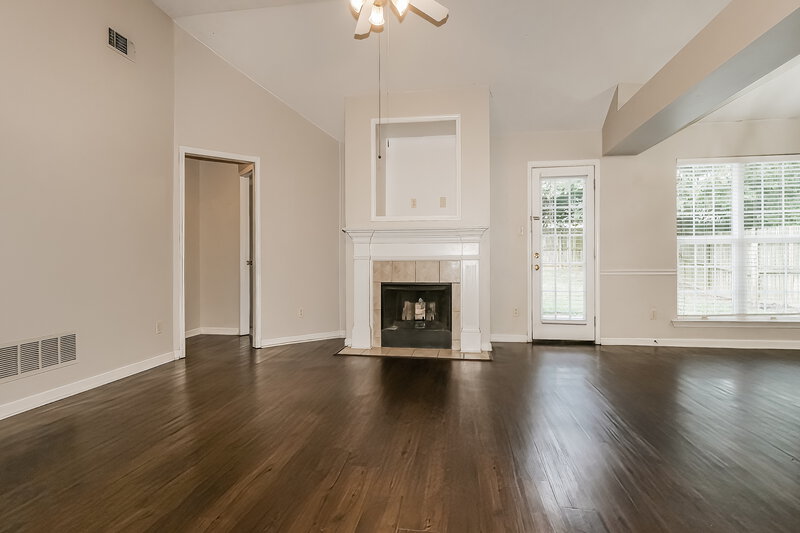 1,865/Mo, 5400 Milton Ridge Dr Arlington, TN 38002 Living Room View