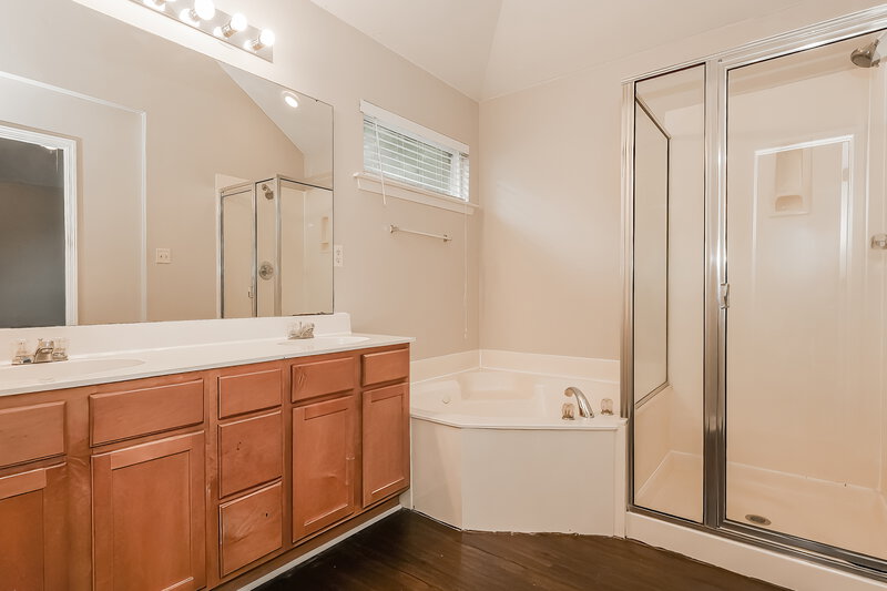 1,865/Mo, 5400 Milton Ridge Dr Arlington, TN 38002 Main Bathroom View