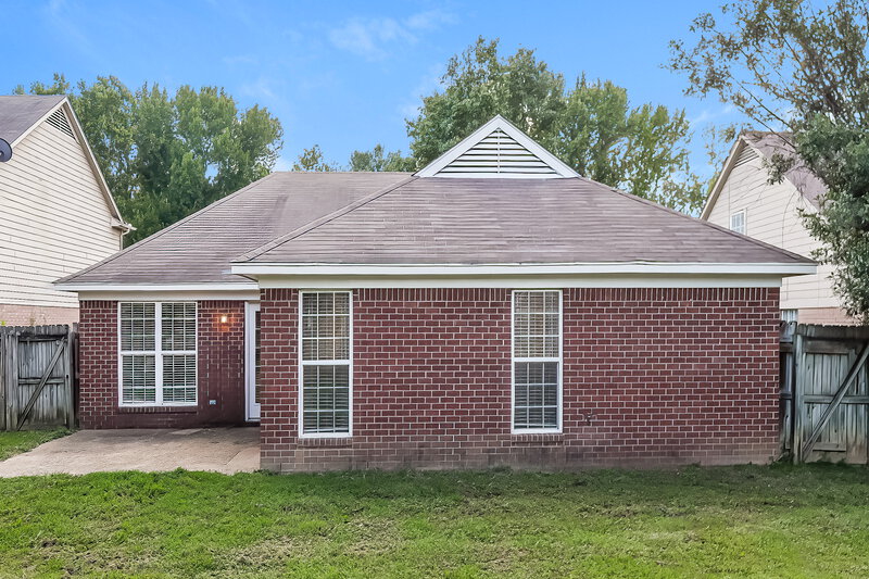 1,865/Mo, 5400 Milton Ridge Dr Arlington, TN 38002 Rear View