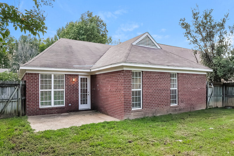 1,865/Mo, 5400 Milton Ridge Dr Arlington, TN 38002 Rear View 2