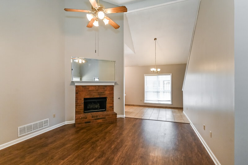 1,645/Mo, 7650 Davis Pkwy Southaven, MS 38671 Living Room View