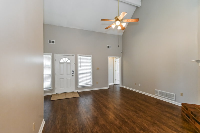 1,645/Mo, 7650 Davis Pkwy Southaven, MS 38671 Living Room View 3