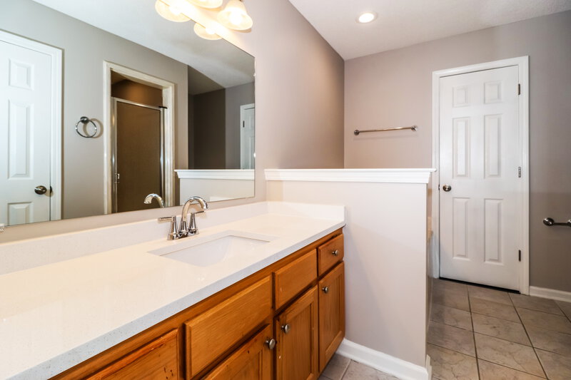 1,820/Mo, 1052 Mossy Knoll Dr Cordova, TN 38018 Main Bathroom View