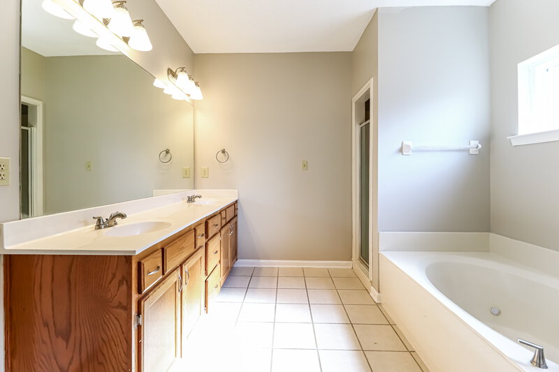 2,065/Mo, 13080 Oxbourne N Olive Branch, MS 38654 Main Bathroom View