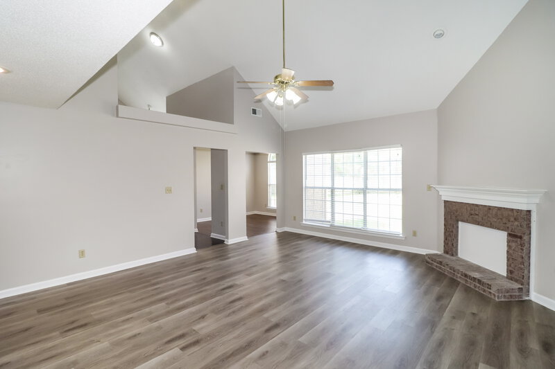 2,190/Mo, 11196 Hidden Meadows Cv Arlington, TN 38002 Living Room View 2