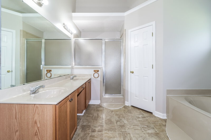 2,190/Mo, 11196 Hidden Meadows Cv Arlington, TN 38002 Main Bathroom View