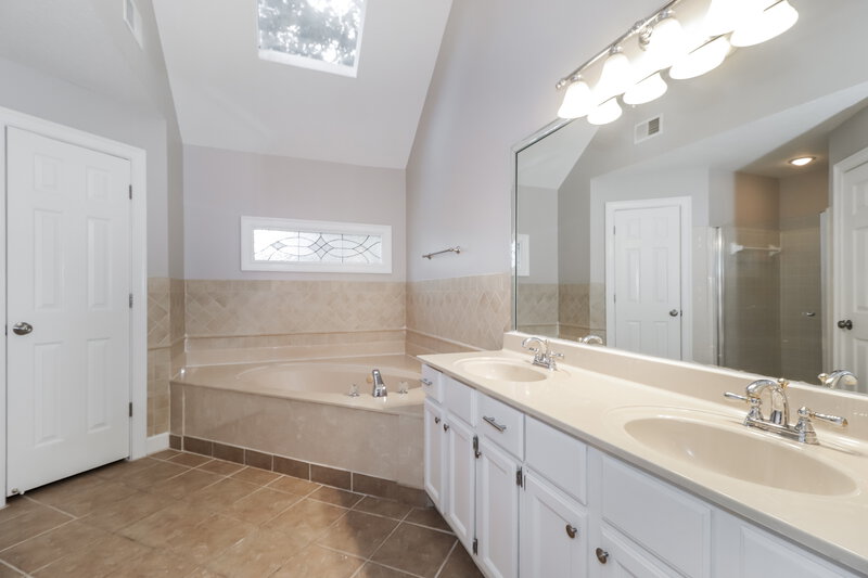 2,980/Mo, 225 Richards Way Dr Cordova, TN 38018 Main Bathroom View